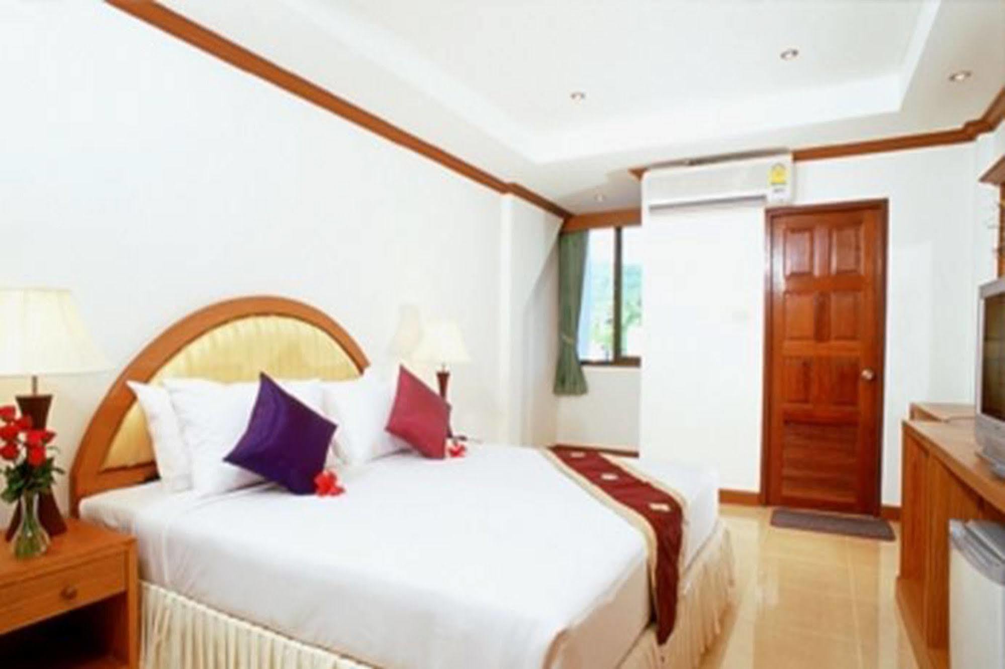 Grand Sea View Beach Resotel Lipa Noi Luaran gambar